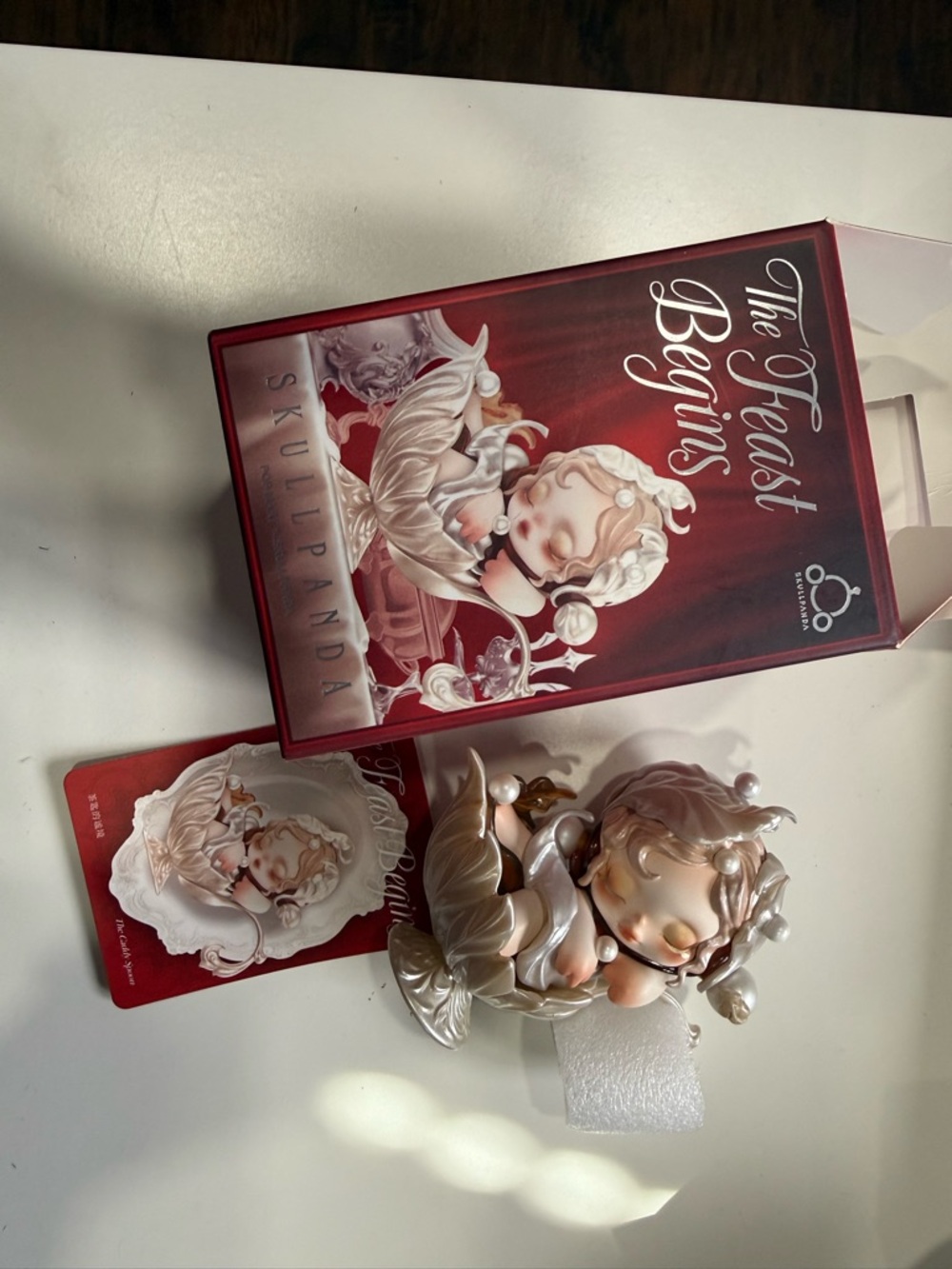 Skullpanda The Feast Begins Figurine – Pearl White & Gold